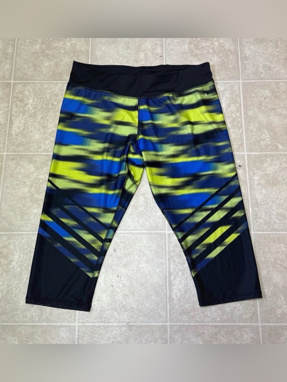 Danskin now women’s cropped athletic leggings size XL